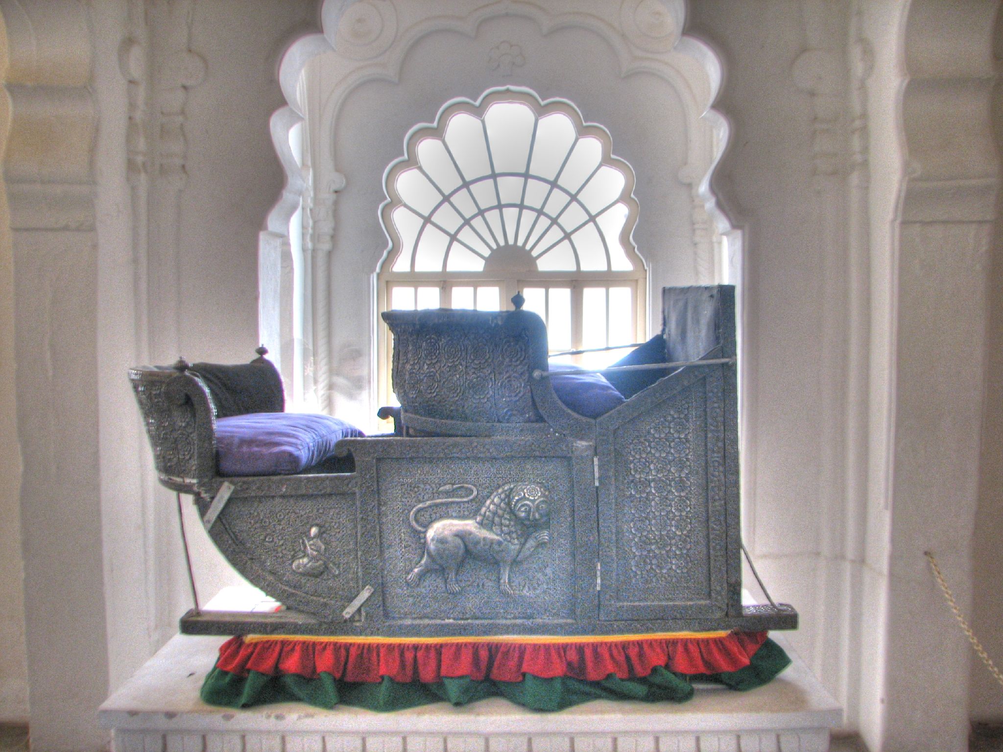 Silver howdah, Gallery, Mehrangarh. Image Source: Wikimedia Commons