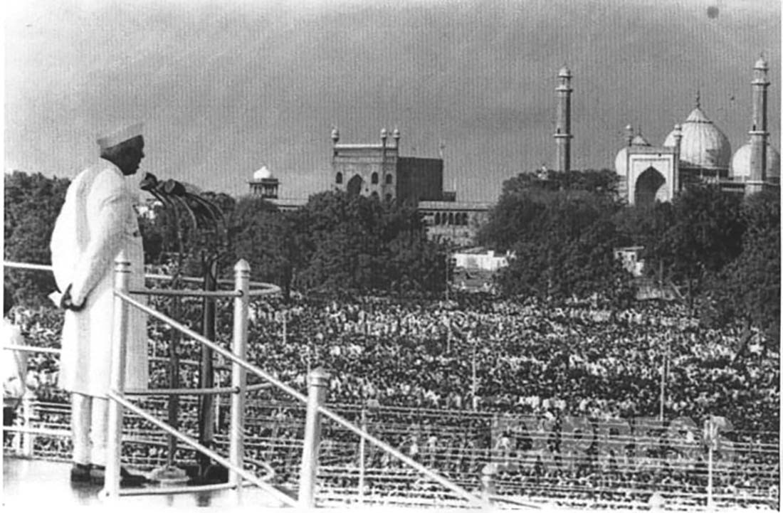 Pt. Jawaharlal Nehru addressing a crowd at the Red Fort, 16th August, 1947.
