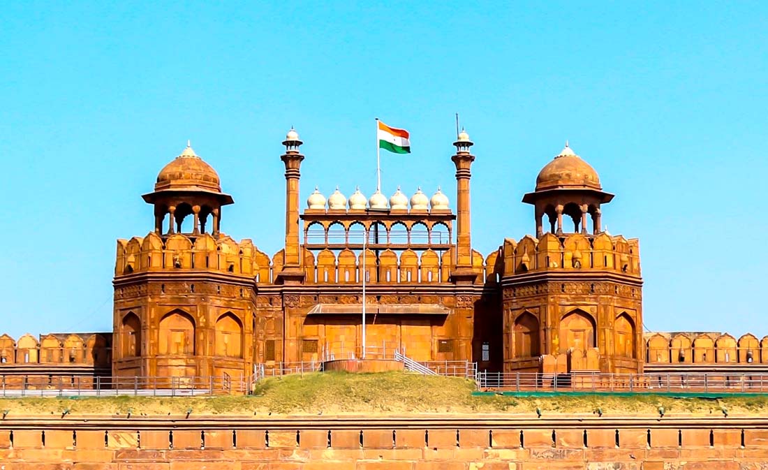 Front view of the Red Fort. Image Source: Wikimedia Commons